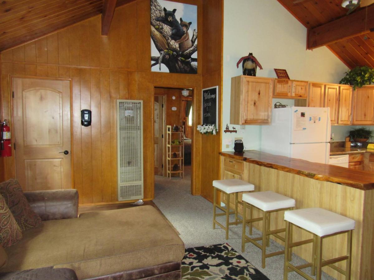 Hillside Hideaway -View Of Ski Slope From Charming Deck Big Bear Lake Buitenkant foto